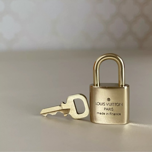 Authentic Louis Vuitton Padlock with Key. - Picture 7 of 11